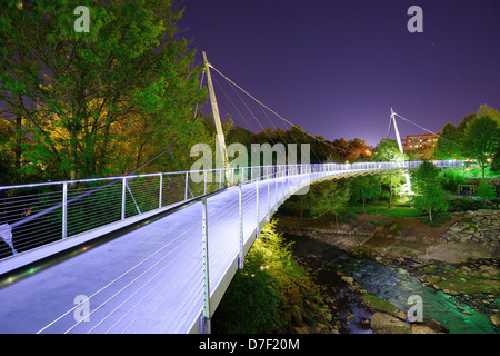 Freiheitsbrücke in Falls Park, Greensville, South Carolina. Stockfoto