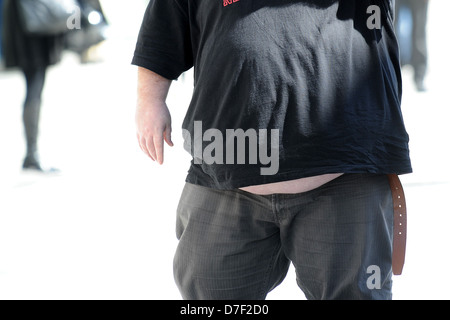 Ein Übergewicht, übergewichtige Mann mit Bauch hängen. Stockfoto