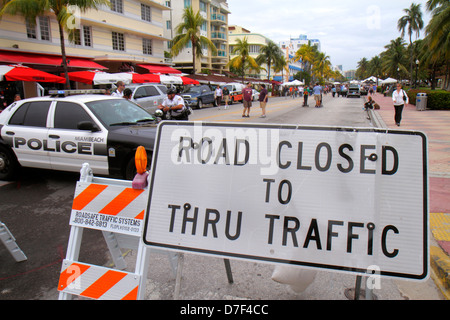 Miami Beach, Florida, Ocean Drive, Art déco-Wochenende, Festival, Schild, Straße für Durchgangsverkehr gesperrt, Barrikade, FL130128144 Stockfoto