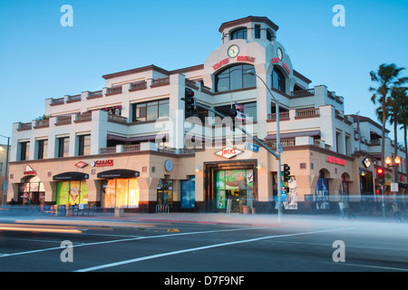 Geschäfte entlang PCH in Huntington Beach, Orange County, Kalifornien. Stockfoto