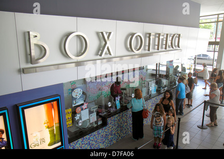 Miami Beach, Florida, Lincoln Road Mall, Regal South Beach, Kino, Theater, Kasse, Schlange, Schlange stehen, Tickets kaufen, Kino, Film, FL120708105 Stockfoto