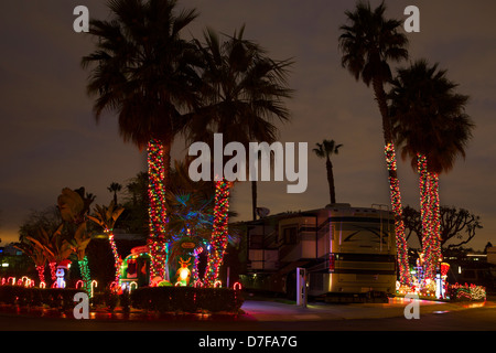 Weihnachtsbeleuchtung in Newport Dune RV Resort, Newport Beach, Orange County, Kalifornien. Stockfoto