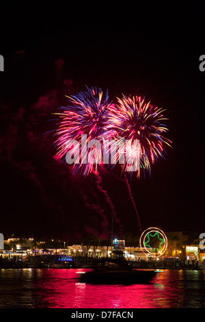 Balboa Island während der Christmas Boat Parade, Newport Beach, Orange County, Kalifornien. Stockfoto