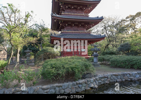 Kan'ei-Ji (Kaneiji) ist original fünfgeschossige Pagode in Ueno-Park, Tokio, Japan. Die Unterseite des Aufsatzes Stockfoto