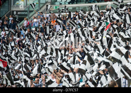 Juventus-fans, 5. Mai 2013 - Fußball / Fußball: italienische "Serie A" match zwischen Juventus Turin 1: 0 Palermo bei Juventus Arena in Turin, Italien, (Foto: Enrico Calderoni/AFLO SPORT) Stockfoto