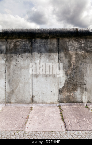 Sehen Sie Abschnitt Ost-West-Berliner Mauer Originalteil Gedenkstätte Berliner Mauer an der Bernauer Straße Ost-Berliner. Stockfoto