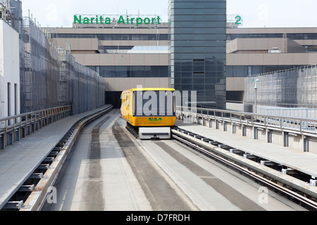 Der Shuttle zum transport von Passagieren aus dem Ankunftsbereich im terminal Hauptbereich am Flughafen Tokio-Narita, Japan Stockfoto