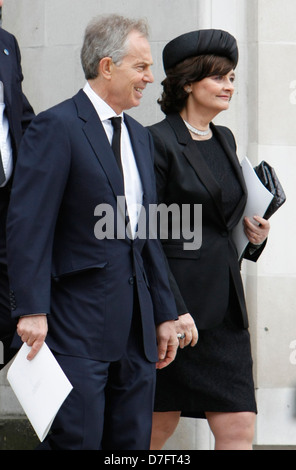 TONY BLAIR UND FRAU CHERIE BLAIR VERLASSEN ST.-PAULS-KATHEDRALE NACH DER BEERDIGUNG VON BARONESS MARAGARET THATCHER, 17.04.2013 Stockfoto