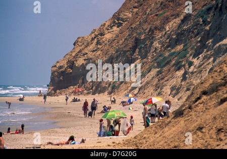 Badegäste am Strand von Sidney Ali in Herzliya Stockfoto