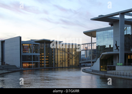 Berlin Mitte Paul Loebe Haus Marie Elisabeth Lueders Haus Spree Stockfoto