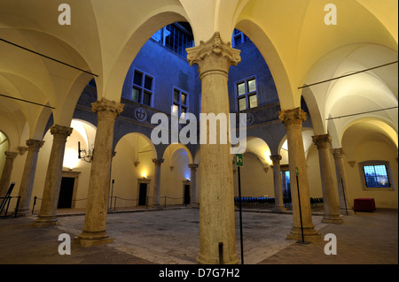 Italien, Toskana, Pienza, Palazzo Piccolomini Innenhof Stockfoto