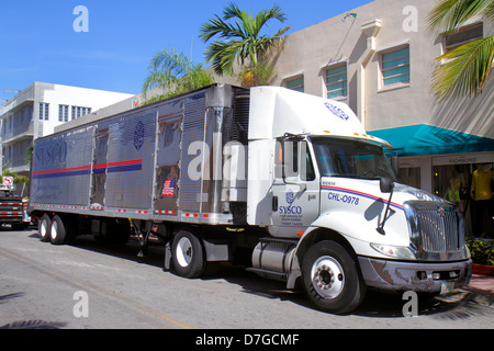 Miami Beach Florida, Collins Avenue, LKW, LKW, 18 Wheeler, Traktor Anhänger, Sysco Food Services, Besucher reisen Reise touristischer Tourismus Wahrzeichen Stockfoto