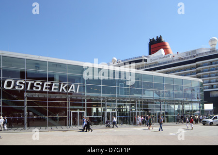 Passagierschiff Kiel Ostseekai Queen Elizabeth Stockfoto