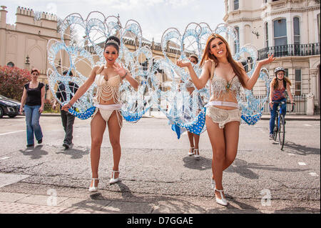 Brighton, UK. 7. Mai 2013. Die Lady-Boys von Bangkok, die wieder in Brighton im Rahmen des Brighton Festival Fringe mit ihrer Show glamourös Amourous sind. Auf bis zu Samstag, 1. Juni 2013 bei Sabai Pavillon, Victoria Gardens, Grand Parade, Brighton. Bildnachweis: Julia Claxton/Alamy Live-Nachrichten Stockfoto