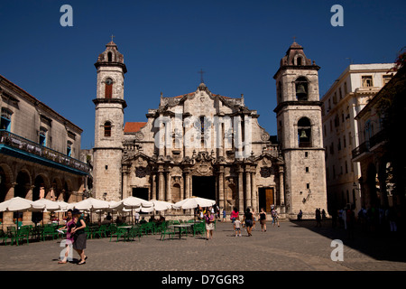 die Kathedrale Catedral de San Cristobal auf dem Platz Plaza De La Catedral im alten Havanna La Habana Vieja, Havanna, Kuba, karibisc Stockfoto