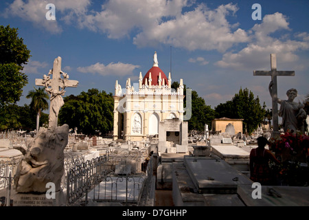 lateinischen Amerikas größte Friedhof Cementerio Cristobal Colon in Havanna, Kuba, Karibik Stockfoto