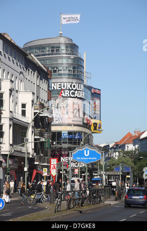U-Bahnstation Berlin Neukölln Arkaden Shopping Center Stockfoto