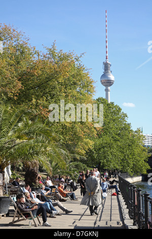 Fernsehturm Berlin Mitte Spree bank Stockfoto