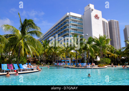 Hollywood Florida, Wasser, Crowne Plaza Hollywood Beach, Hotel, Poolbereich, weibliche Frauen, Palmen, FL120929143 Stockfoto