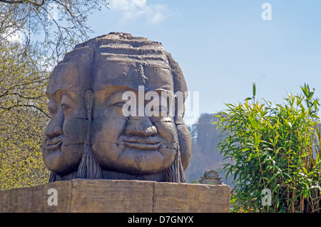 Geschnitzten Stein Idol Kopf statue Stockfoto