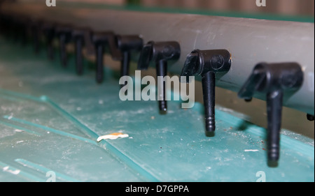 Shaker-Tabelle schwenken, Schrauben Stockfoto