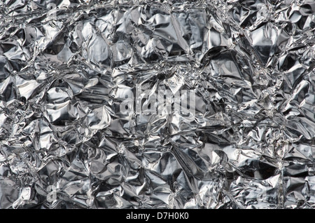 zerknitterte Aluminium Folie Hintergrundtextur hautnah Stockfoto