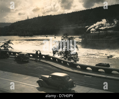 Papierfabrik an den Willamette Falls in der Nähe von Oregon City Stockfoto