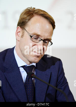 Berlin, Deutschland. 7. Mai 2013. Eine Pressekonferenz findet statt an das Bundesministerium der Finanzen in Berlin anlässlich des 25-jährigen Jubiläums des Deutsch-französischer Finanz- und Wirtschaftsrat unter Beteiligung der deutschen Bundesfinanzminister, Wolfgang Schäuble, der Präsident der Deutschen Bundesbank, Jens Weidmann, der französische Minister für Wirtschaft, Finanzen und Außenhandel, Pierre Moscovici und Präsident der Bank von Frankreich Christian Noyer. Bild: Jens Weidmann, Präsident der Deutschen Bundesbank in Berlin abgebildet. Stockfoto