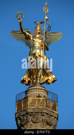Goldener Engel des Spalte des Sieges "Siegessäule" befindet sich im Tiergarten in Berlin, Deutschland Stockfoto