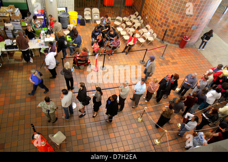 Miami Florida, Stephen P. Clark Government Center, Präsidentschaftswahlen, vorgezogene Wahlen für den Präsidenten, Einwohner, Wähler, Männer, Männer, Frauen, Bla Stockfoto