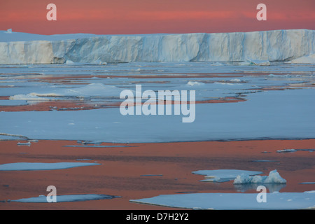 Sunset / Sunrise wie wir unterhalb des Polarkreises, Antarktis Reisen. Stockfoto