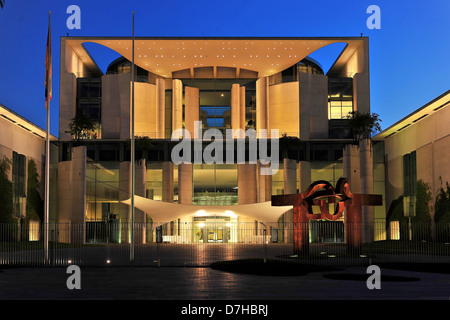 Bundeskanzleramt in Berlin am Abend Stockfoto