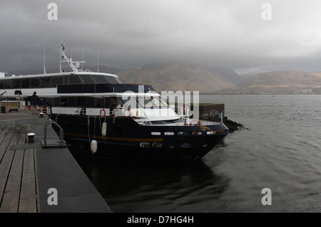 MV Herr der Glens verlassen Caledonian Canal bei Corpach Fort William Scotland April 2013 Stockfoto