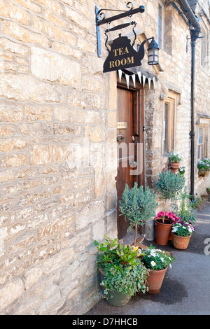 Tee-Shop im Dorf von Castle Combe, Wiltshire, England. Stockfoto