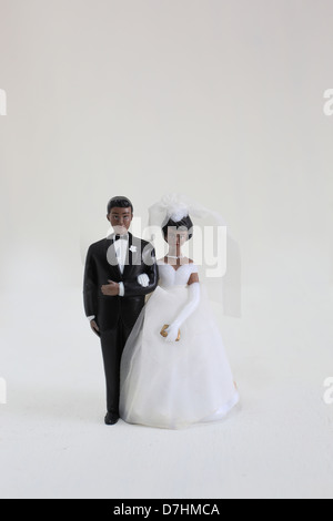 Eine Braut und Bräutigam Wedding Cake Topper. Stockfoto