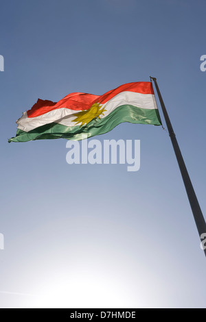 Die Flagge Kurdistans genannt auch Alaya Rengîn "Die bunte Fahne" in Erbil, Irak Stockfoto