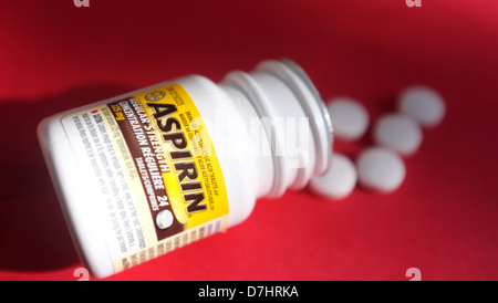 Aspirin ein beliebtes entzündungshemmende Medikament von der deutschen Firma Bayer hergestellt. Stockfoto