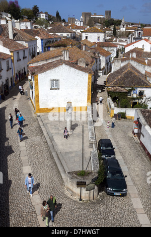 Geschützte und gepflasterten mittelalterlichen Gassen von Óbidos Stockfoto