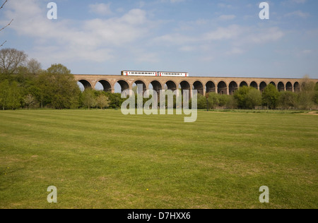 Eisenbahn-Viadukt fertiggestellt in1849 bei Chappel, Essex, England Stockfoto