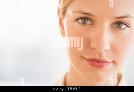 Studio-Porträt der jungen Frau Stockfoto
