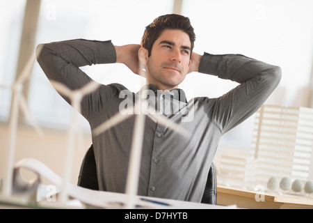 Architekt, arbeiten in der Firma, die sich mit Windkraft Stockfoto