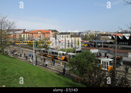 Straßenbahnen am Moszkva Tér Bahnhof in Buda Budapest Stockfoto