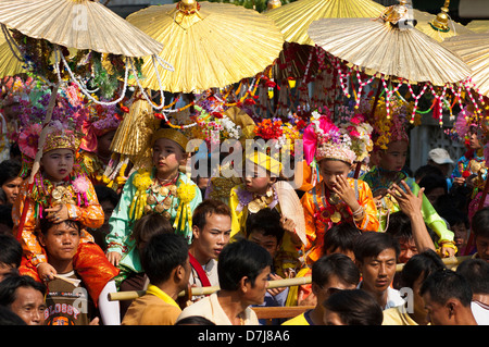 Buddhistische Anfänger Ordination Zeremonie in Mae Hong Son, Thailand Stockfoto