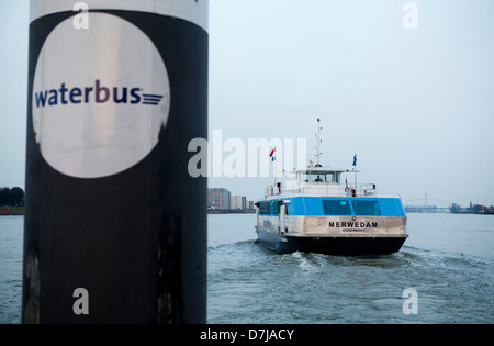 Fährverbindung zwischen Dordrecht En Zwijndrecht, Niederlande Stockfoto