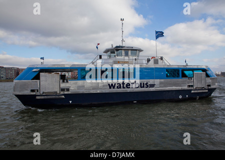 Fährverbindung zwischen Dordrecht En Zwijndrecht, Niederlande Stockfoto