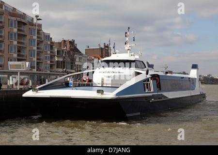 Fährverbindung zwischen Dordrecht En Zwijndrecht, Niederlande Stockfoto