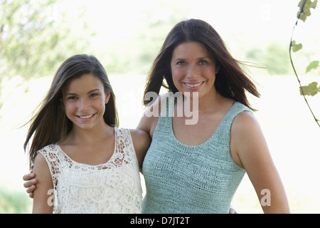 Porträt von Mutter und Tochter (12-13) Stockfoto