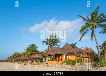 Mahekal Beach Resort, Cabana-Stil Unterkunft am Strand in Playa del Carmen, Mexiko Stockfoto