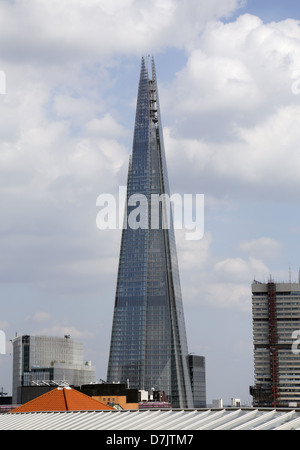 Die Scherbe, wie gesehen von der Tate modern Gebäude am Südufer. Stockfoto