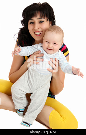 Lächelnde Mutter und glückliches Baby erste Schritte Stockfoto